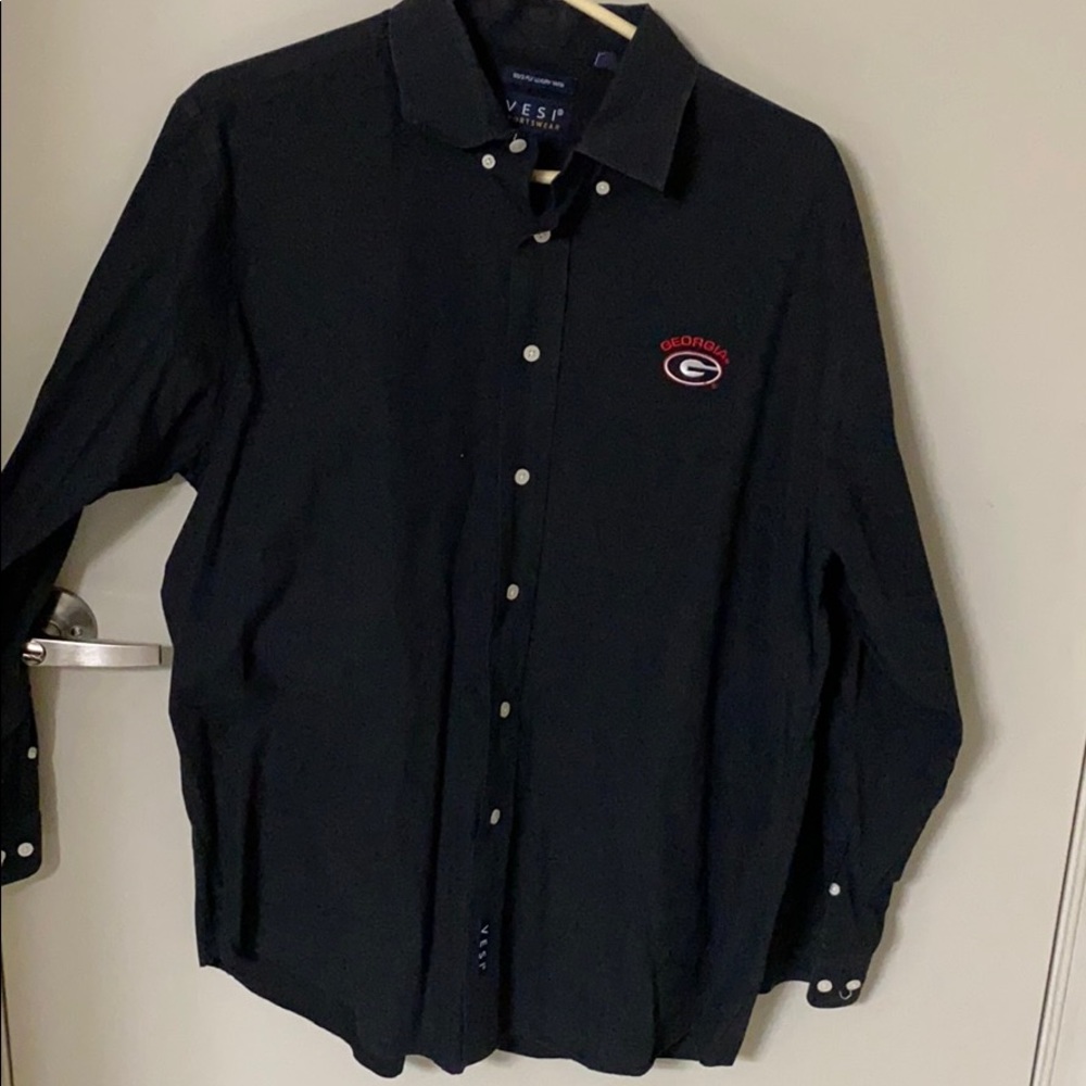 UNIVERSITY OF GA MENS BUTTON UP SZ L